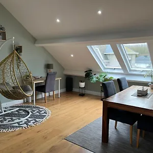 https://peaceful-home-close-to-airport-with-parking.hotelsghent.com